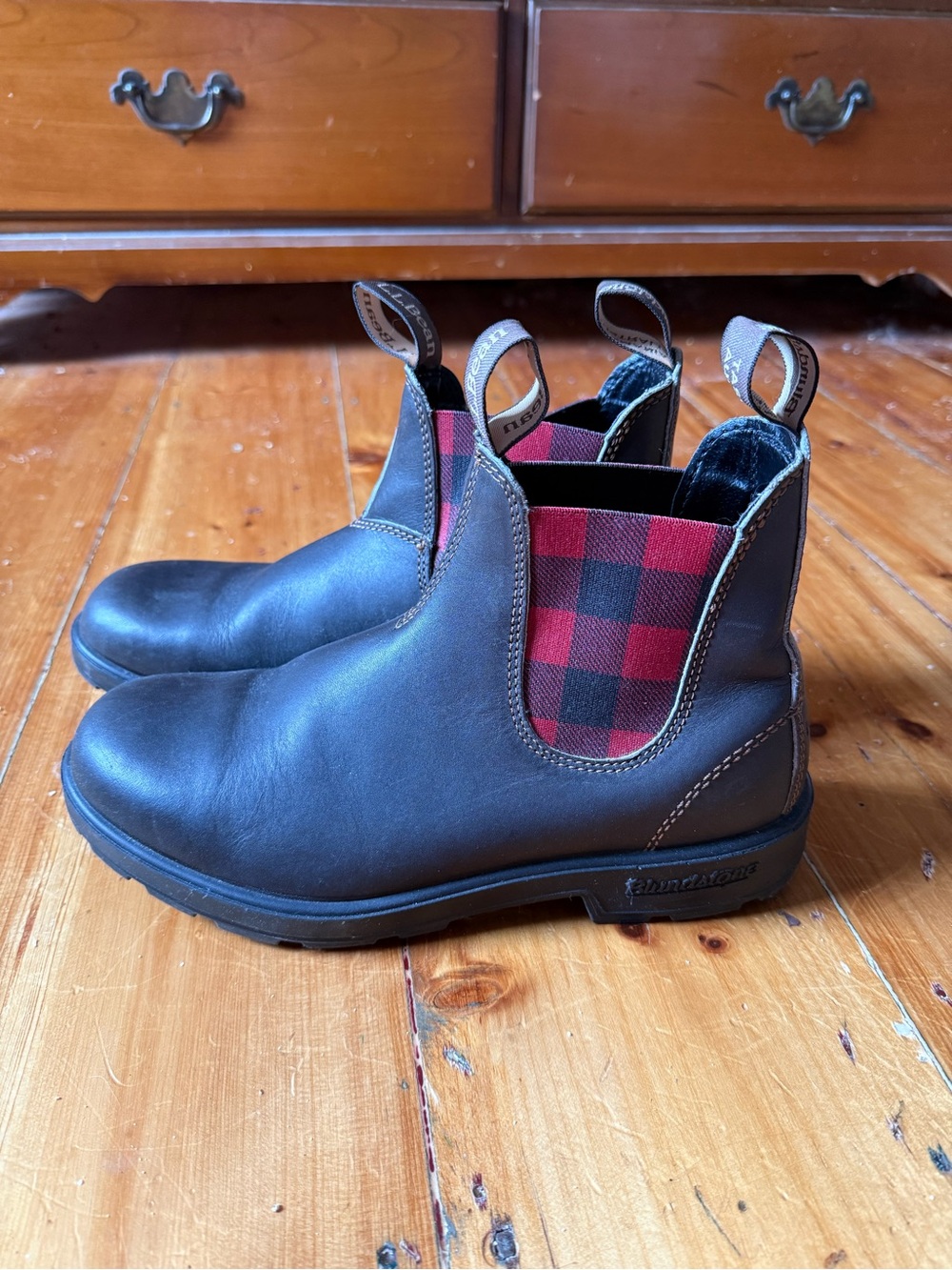 Blundstone Women’s Brown Leather Chelsea Boots with Red and Black Plaid Elastic